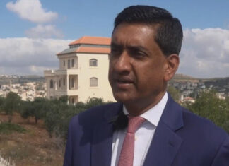 Israeli settlers with US taxpayer funded M4s detained US congress member Ro Khanna & other Americans on trip to Palestine