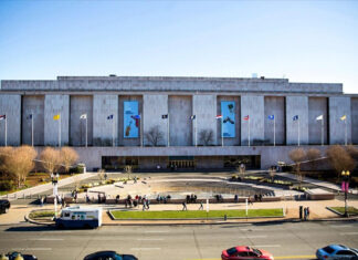 Trump Orders Signs Outside Smithsonian Museum To Warn Of Inaccurate Exhibits